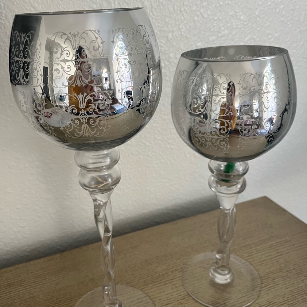 Elegant silver set candleholder